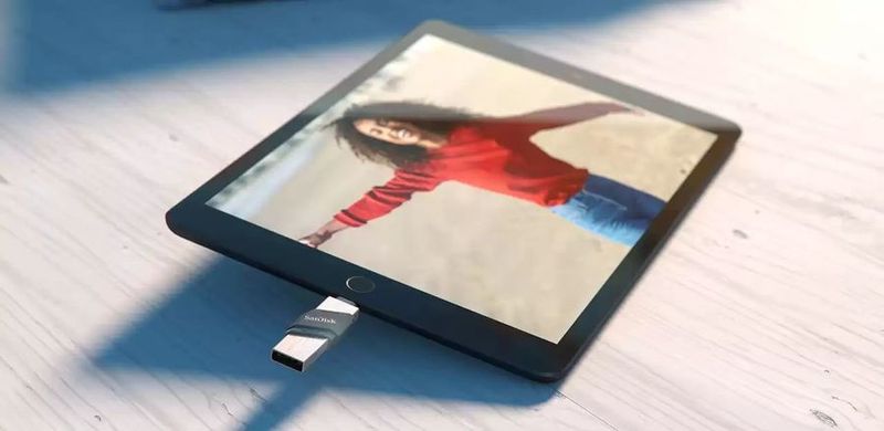 Флеш-накопичувач для iPhone та iPad SanDisk USB 3.1 iXpand Flip 32 Gb Флешка з роз'ємом Lightning / USB 3.1